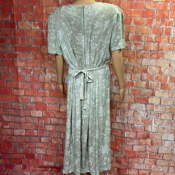 Periwinkle‎ Vintage Plus Size Crinkle Floral Popover Midi Dress - Picture 6 of 10